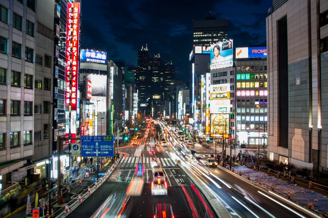 Discover what to do in Tokyo for a unique experience with this contrasting cityscape view