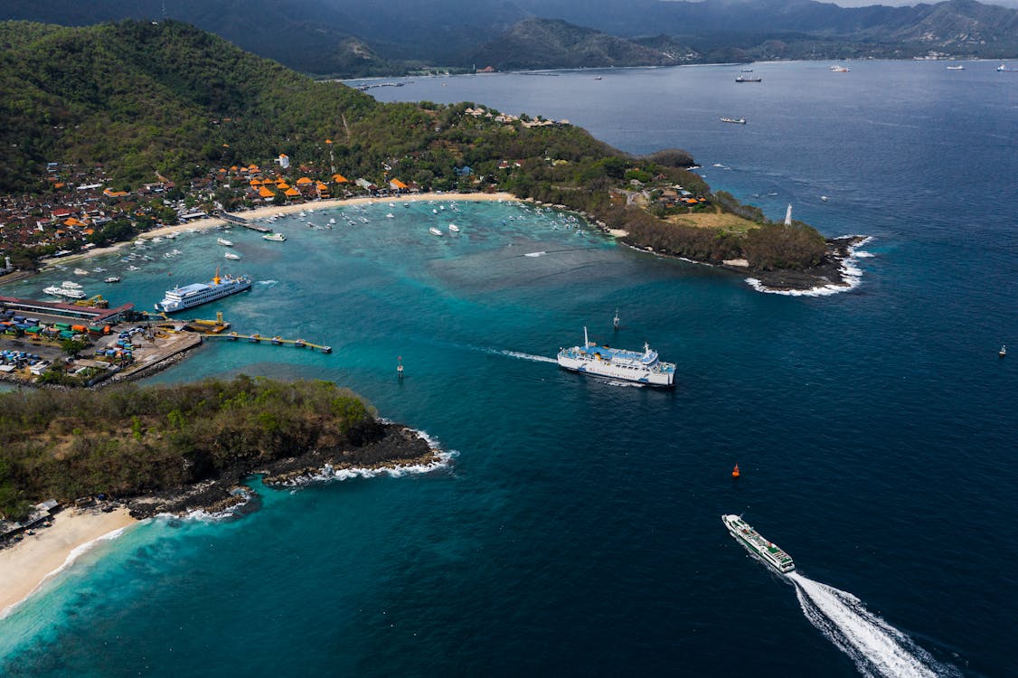 Perfect beach conditions during the best time to visit Bali in the dry season