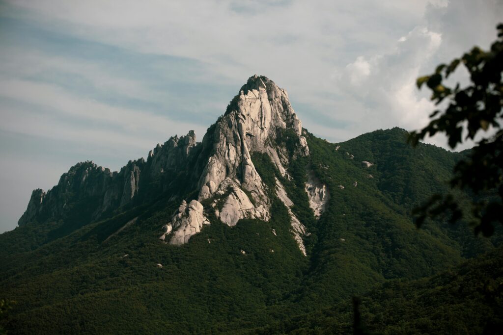 Seoraksan National Park, one of the best places to visit in South Korea for hiking and nature