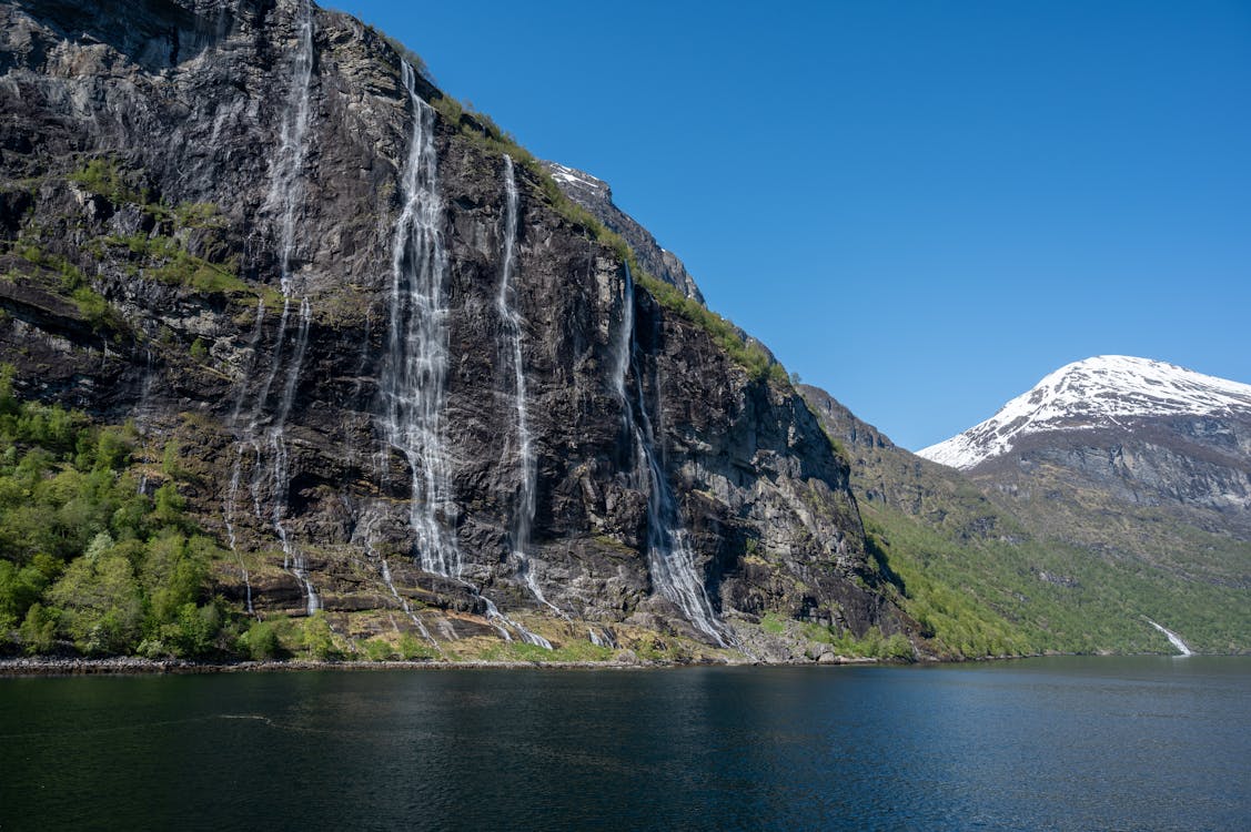 Seven Sister Waterfall is falling into a lake 