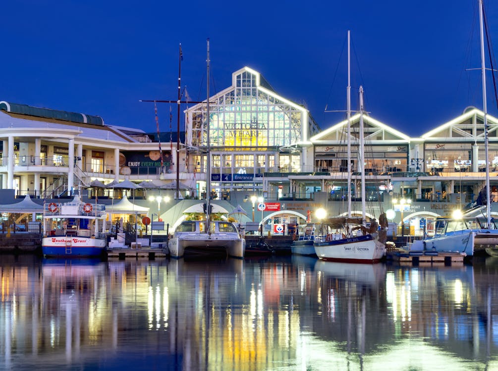 Things to do in Cape Town - V&A Waterfront shopping and dining