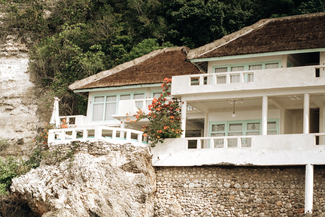 Uluwatu Cliff Villa - best places to stay in Bali