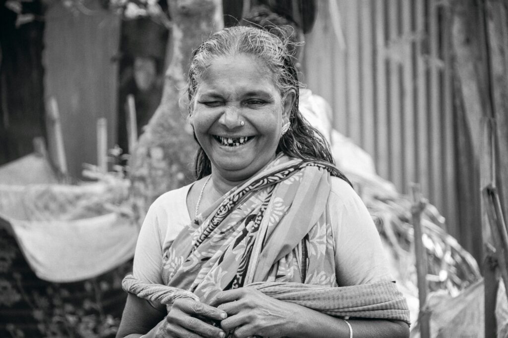 Smiling Bangladeshi woman showcasing the warmth and unparalleled hospitality of local culture in Bangladesh.