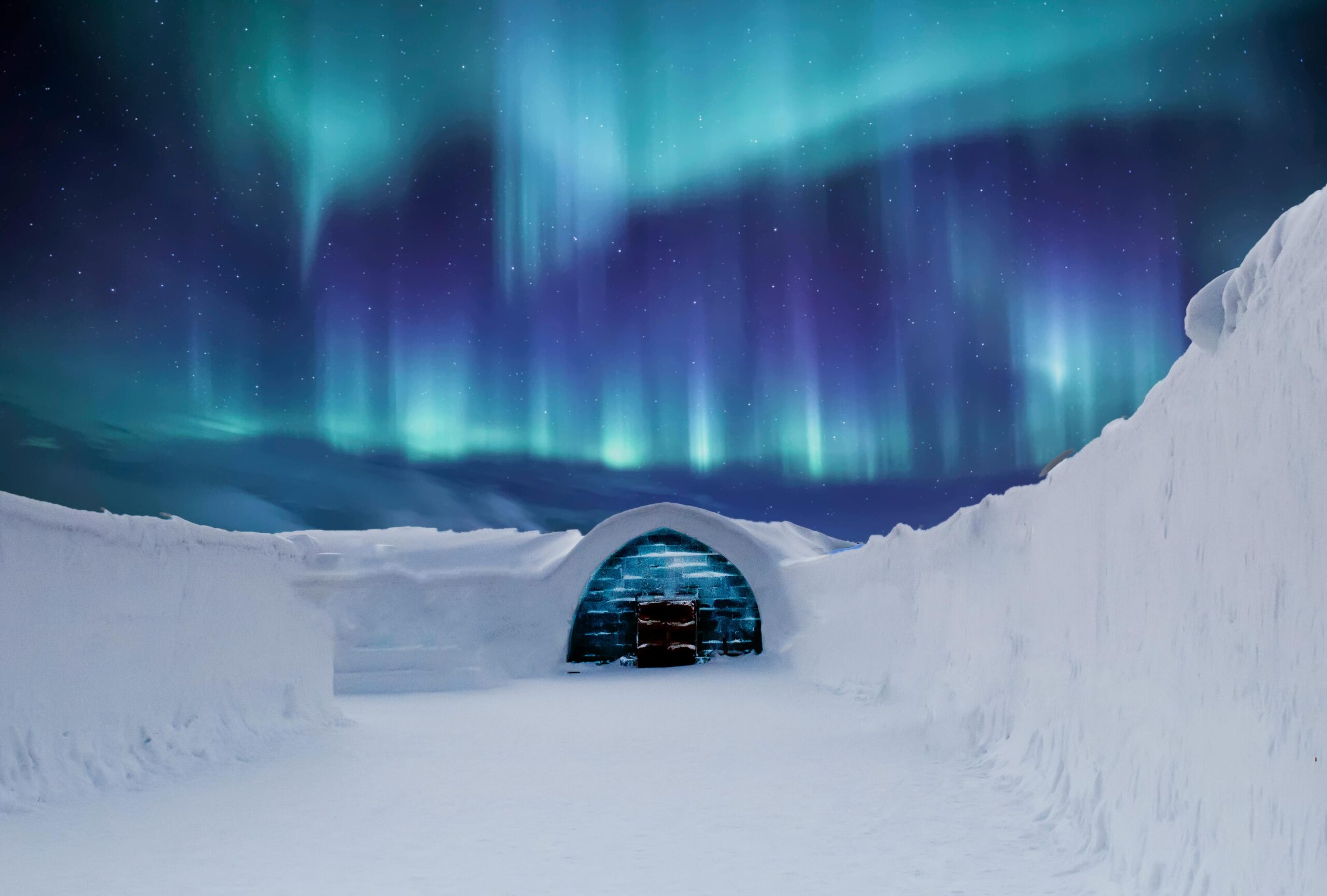 glass igloo Lapland aurora